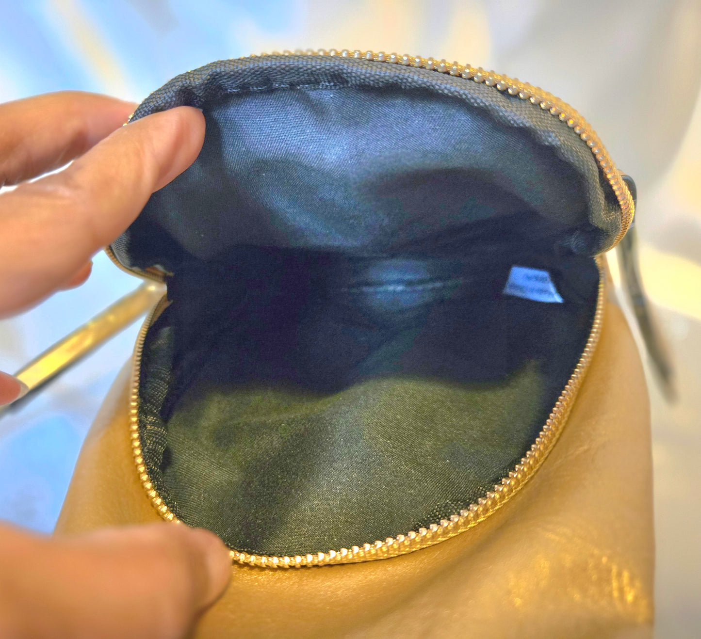 Le Miel Gold Metallic Sling Bag (20250901LY1221Z)